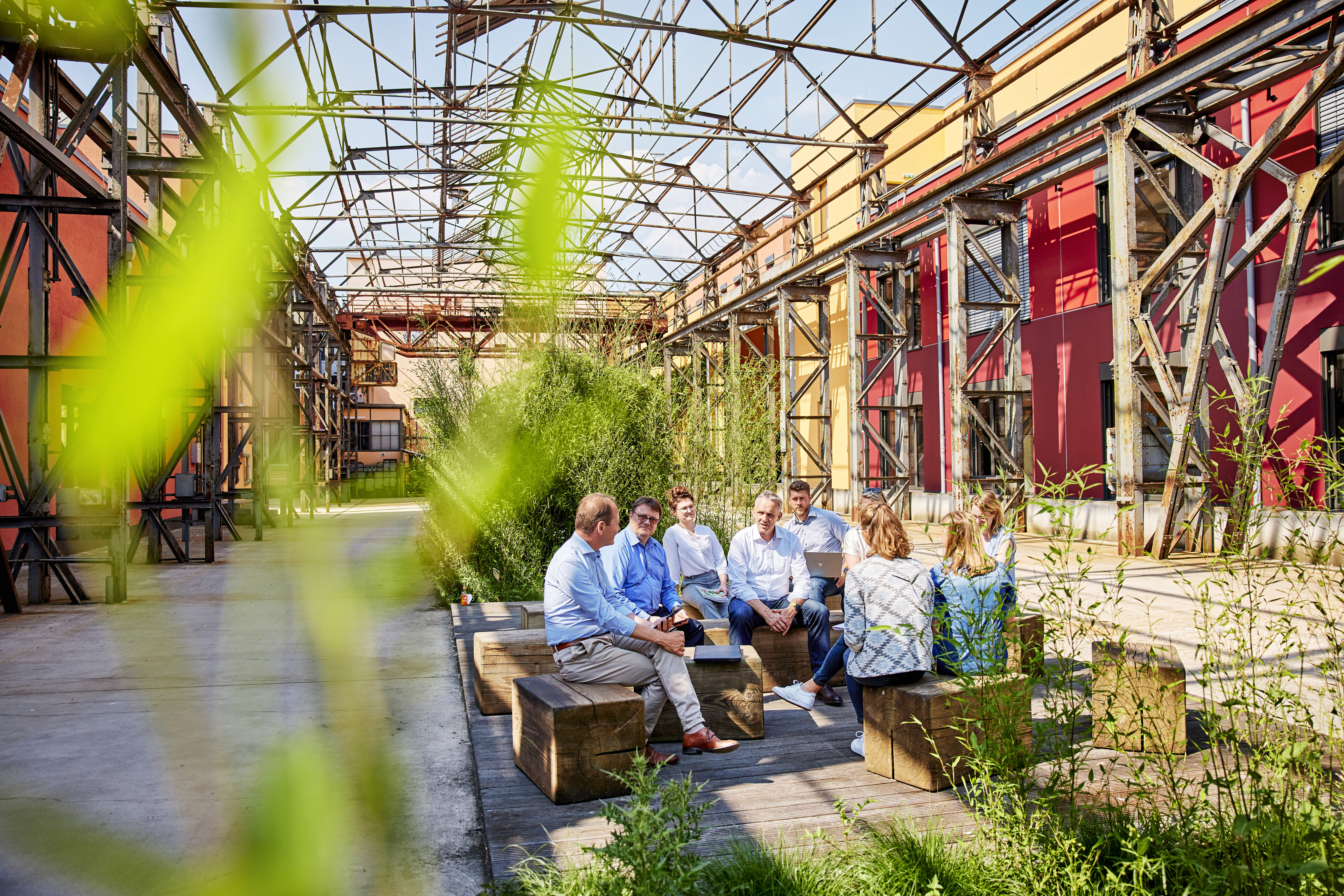 Szenisches Bild von Mitarbeitenden bei der Allfoye